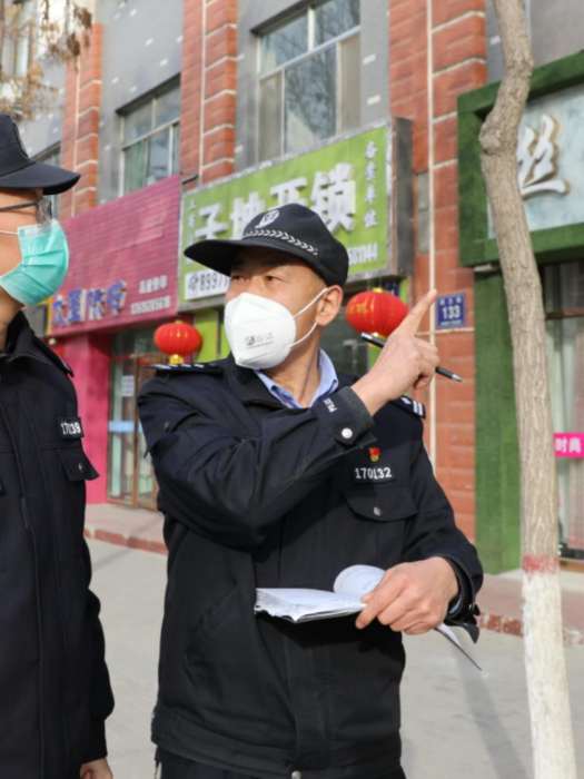 余炳成(銀川市賀蘭縣公安局如意湖社區警務室民警) 余炳成(銀川市賀蘭縣公安局如意湖社區警務室民警)