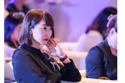 崔妍(導演/製片人/策劃) 崔妍(導演/製片人/策劃)