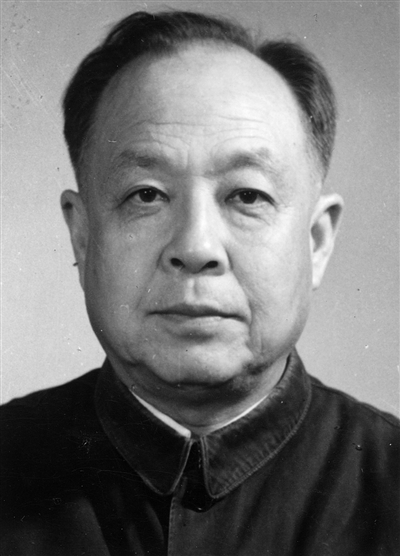 呂東(東北行政委員會工業部副部長)