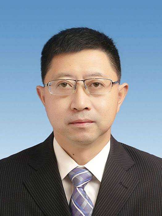王元龍(浙江省舟山市嵊泗縣委企業工作委員會委員,縣經濟和信息化局黨組成員、副局長、二級主任科員) 王元龍(浙江省舟山市嵊泗縣委企業工作委員會委員,縣經濟和信息化局黨組成員、副局長、二級主任科員)