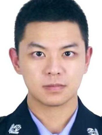 李浩楠(十堰市公安局張灣區分局柏林派出所民警) 李浩楠(十堰市公安局張灣區分局柏林派出所民警)