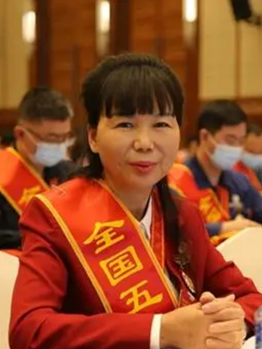 徐金娥(湖南省汨羅市愛行天下志願者協會黨支部書記、會長) 徐金娥(湖南省汨羅市愛行天下志願者協會黨支部書記、會長)