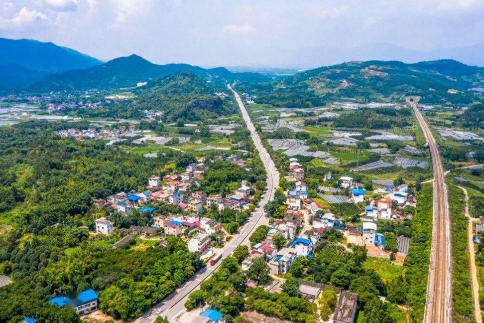 塘堡村(廣西壯族自治區桂林市興安縣嚴關鎮下轄村) 塘堡村(廣西壯族自治區桂林市興安縣嚴關鎮下轄村)