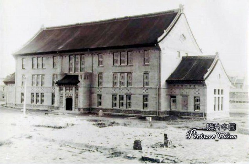 建於1919年的考文樓，原齊魯大學物理學、生物學樓。