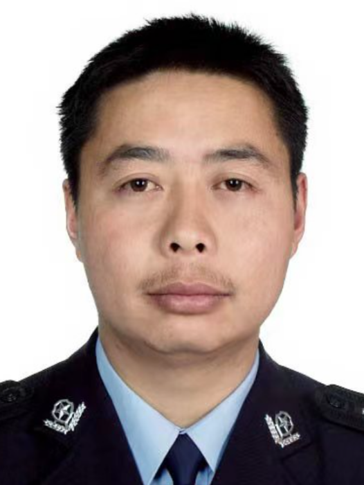 陳小剛(甘肅省隴南市宕昌縣公安局黨委委員、治安管理大隊大隊長) 陳小剛(甘肅省隴南市宕昌縣公安局黨委委員、治安管理大隊大隊長)