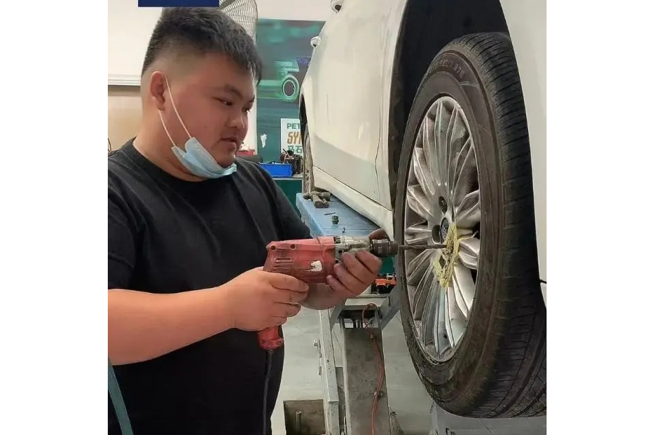 曾小強(成都車掌柜汽車服務有限公司員工) 曾小強(成都車掌柜汽車服務有限公司員工)
