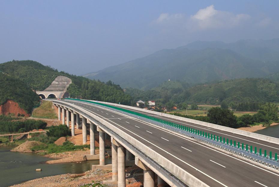 龍慶高速公路