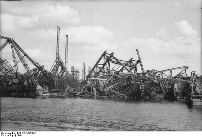 二戰末期被炸毀的德國潛艇製造廠