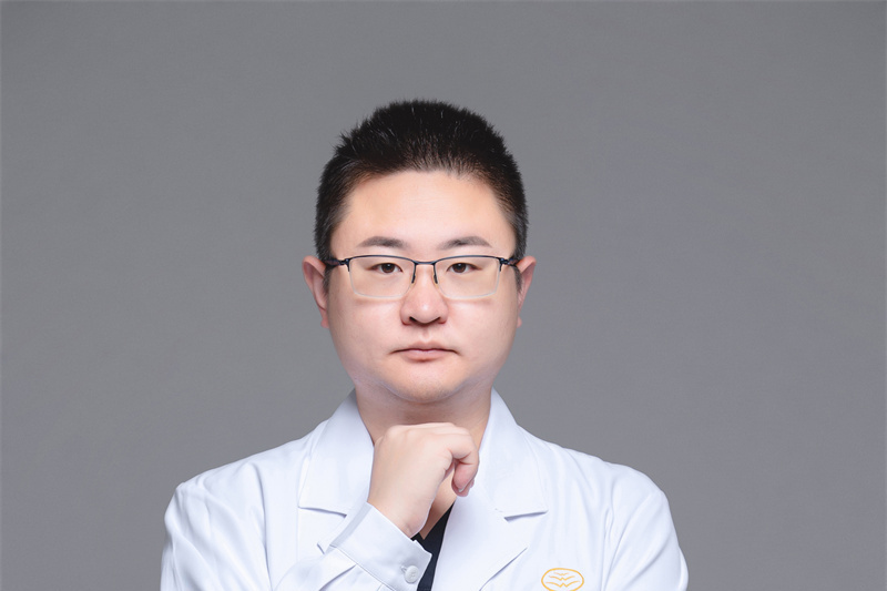 何兵(義烏牙科醫院外科主任) 何兵(義烏牙科醫院外科主任)