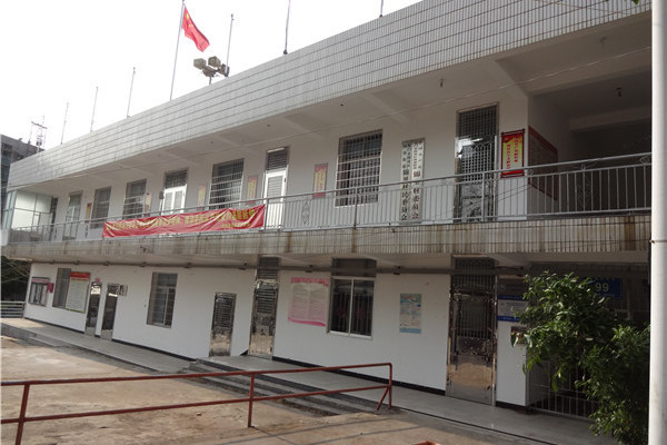 錦里村(福建省廈門市海滄區海滄街道下轄村) 錦里村(福建省廈門市海滄區海滄街道下轄村)