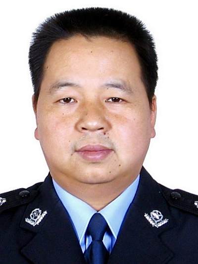 衛崗(四川省成都市公安局郫都區分局二級調研員) 衛崗(四川省成都市公安局郫都區分局二級調研員)