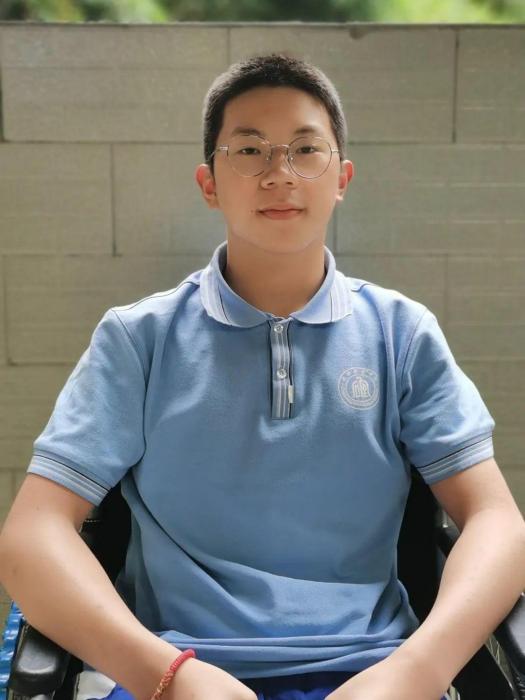 王胤(成都截癱少年) 王胤(成都截癱少年)