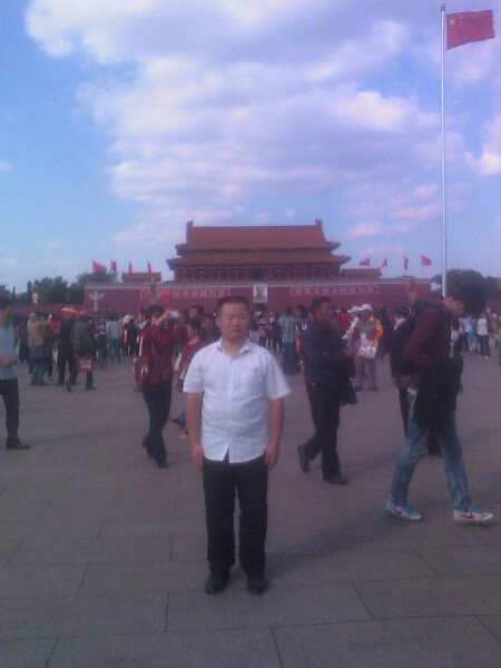 在首都北京天安門廣場留影
