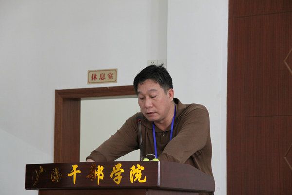 唐興國(雲南省紅河州民族中等專業學校教師) 唐興國(雲南省紅河州民族中等專業學校教師)