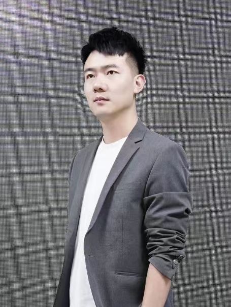 張挺(演員,副導演助理) 張挺(演員,副導演助理)