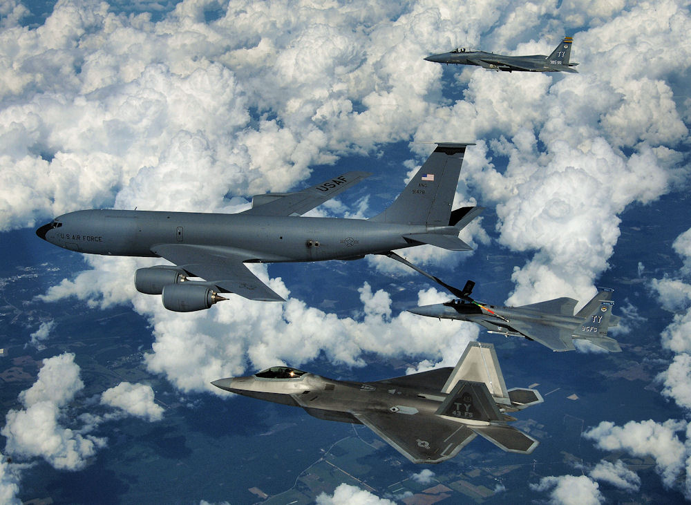 F-22、F-15和KC-135，攝於08年9月22日