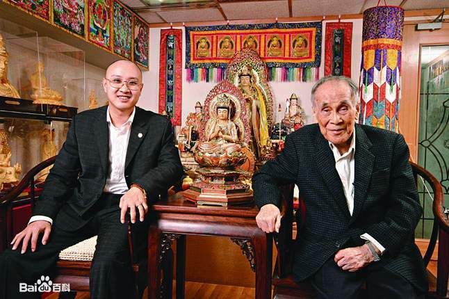 香港佛教文化產業兩位創辦人合影