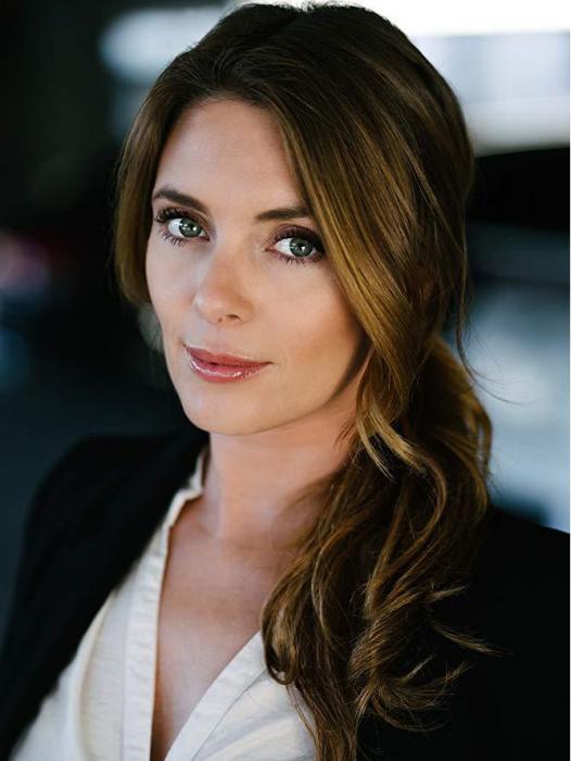 艾米·彭伯頓(Amy Pemberton) 艾米·彭伯頓(Amy Pemberton)