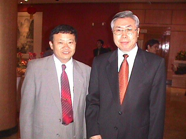江峰與中國駐聯合國代表團大使王英凡