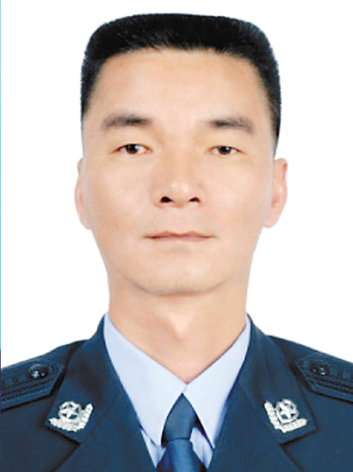 李富平(雲南省昆明市宜良縣政府副縣長、黨組成員,縣公安局黨委書記、局長、督察長) 李富平(雲南省昆明市宜良縣政府副縣長、黨組成員,縣公安局黨委書記、局長、督察長)
