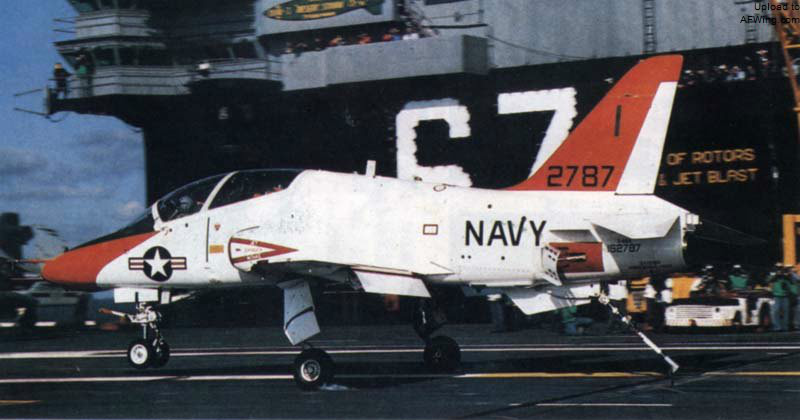 T-45原型機（BuNo 162787）著艦測試