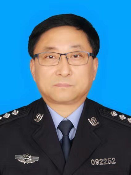 王巍(內蒙古自治區卓資縣副縣長、公安局局長) 王巍(內蒙古自治區卓資縣副縣長、公安局局長)