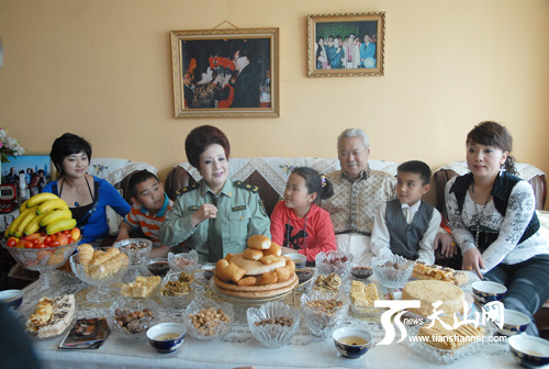 加米拉·庫爾班和她的家人