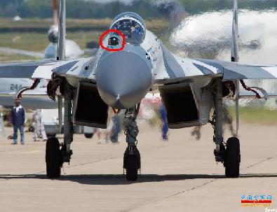 Su-35醒目的的圓形鼓包即EOS