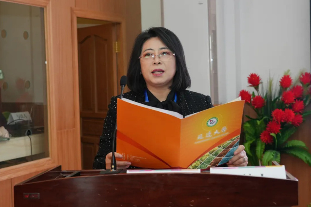 石慶華(延邊大學工商管理系教授) 石慶華(延邊大學工商管理系教授)