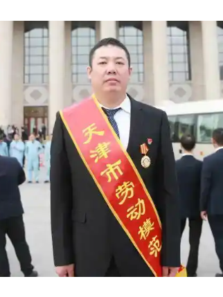 王躍(渤海裝備遼河熱采公司副班長) 王躍(渤海裝備遼河熱采公司副班長)