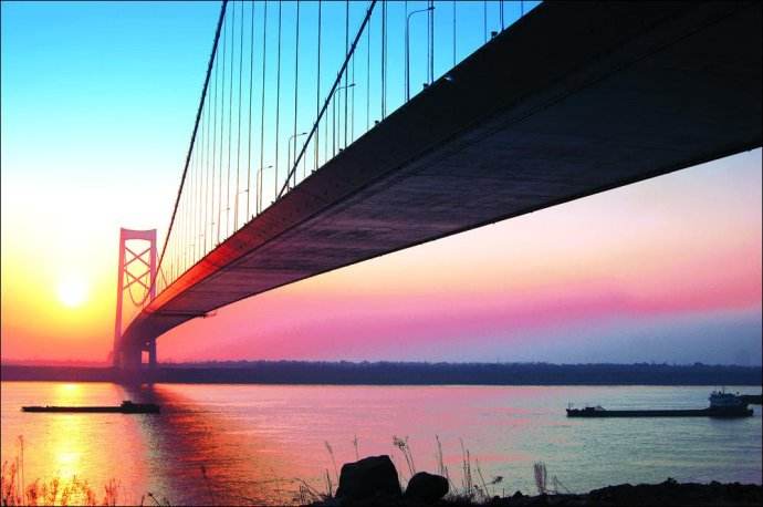 陽邏大橋位於中國湖北省武漢市東北部