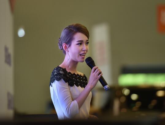張小嬌(安徽第六屆國際胸膜大賽冠軍選手) 張小嬌(安徽第六屆國際胸膜大賽冠軍選手)