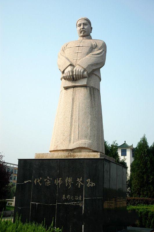 繆荃孫雕像