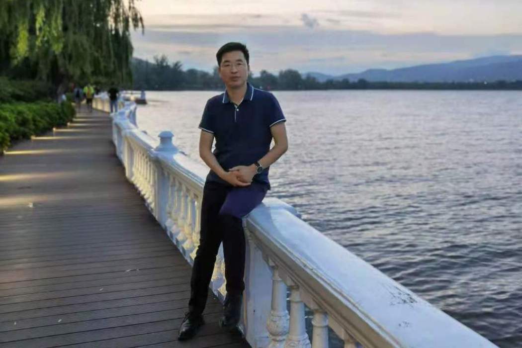 盧正才(瀘州職業技術學院人工智慧與大數據學院院長) 盧正才(瀘州職業技術學院人工智慧與大數據學院院長)