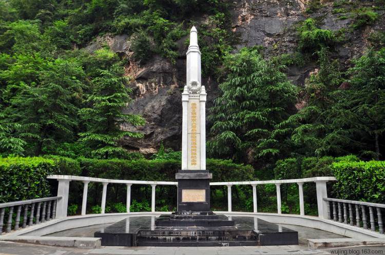 侵華日軍南京大屠殺遇難同胞叢葬地紀念碑
