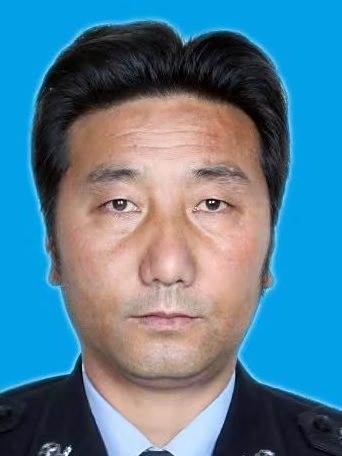 長青(四川省甘孜藏族自治州色達縣公安局黨委委員) 長青(四川省甘孜藏族自治州色達縣公安局黨委委員)