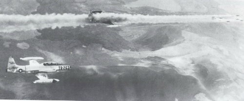 F-94C 發射機鼻火箭的情景