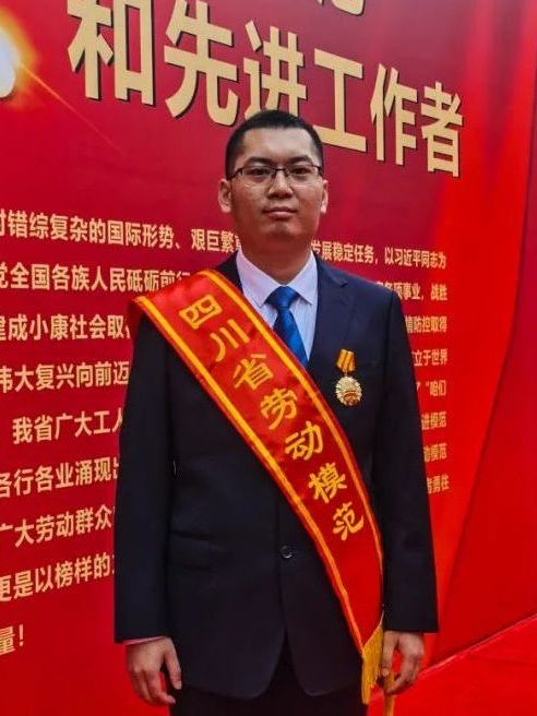 徐守華(華潤成都東安湖體育公園項目鋼結構工程師) 徐守華(華潤成都東安湖體育公園項目鋼結構工程師)