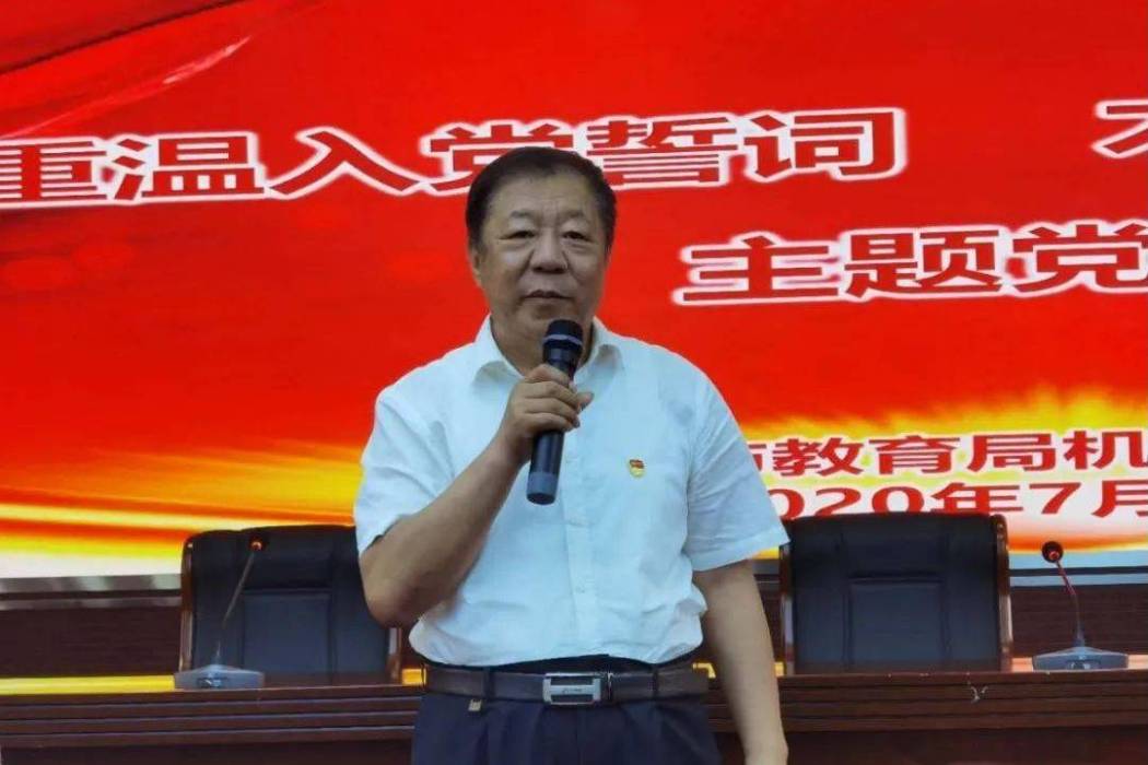 許軍(內蒙古自治區赤峰市教育局黨組成員、副局長) 許軍(內蒙古自治區赤峰市教育局黨組成員、副局長)