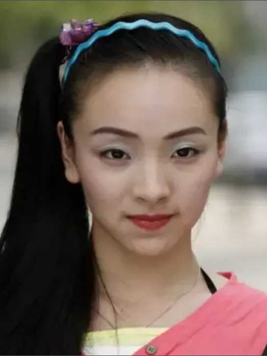 牛彩雲(2010年電視劇《手機》中的角色) 牛彩雲(2010年電視劇《手機》中的角色)