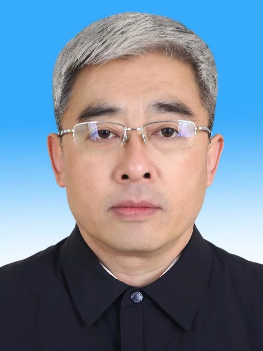 趙群(山東省滕州市人力資源和社會保障局黨組成員、市公共就業和人才服務中心主任)
