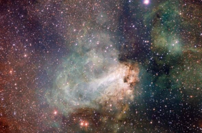 天鵝星雲(奧米加星雲)