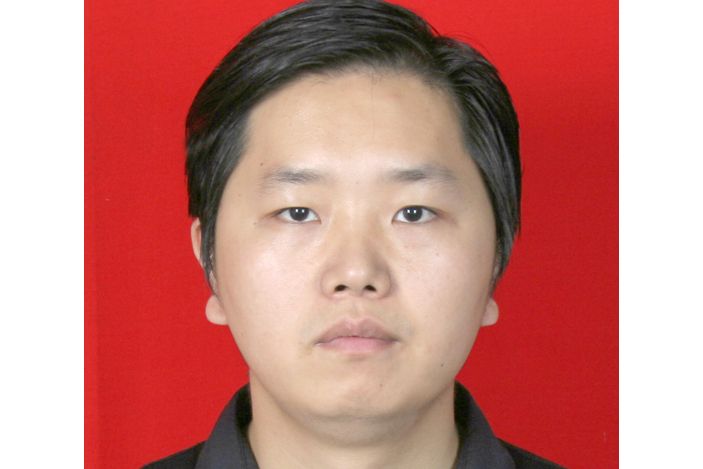 鄭洪(福建金源紡織有限公司董事長、福建省總商會兼職副會長,福州市民營企業家協會會長) 鄭洪(福建金源紡織有限公司董事長、福建省總商會兼職副會長,福州市民營企業家協會會長)