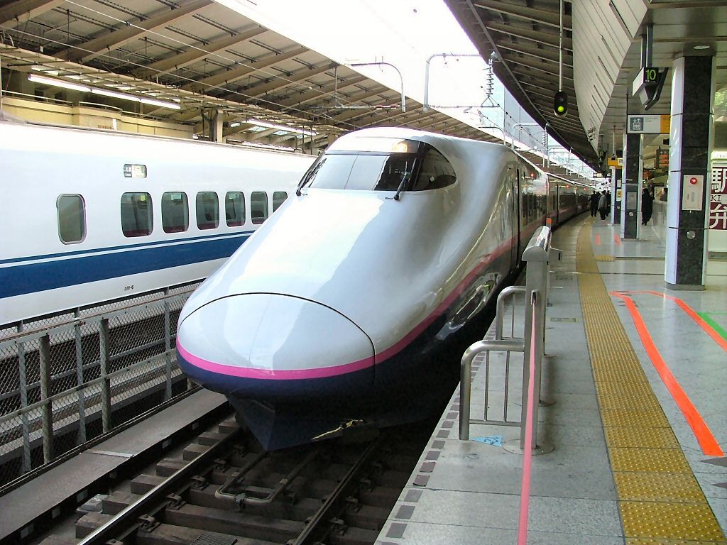 川崎重工E2系新幹線列車