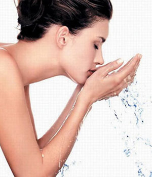 洗臉要用溫水--睡前美容法
