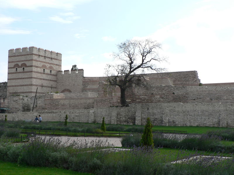 君士坦丁堡的狄奧多西城牆。