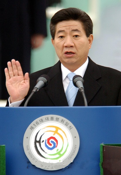 2003年2月25日，盧武鉉正式宣布就職