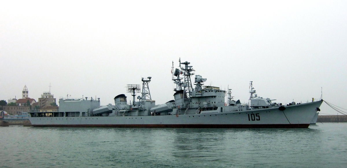 105艦退役後停靠在青島海軍博物館展出