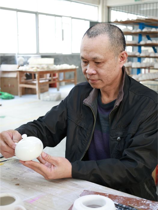 蘇志強(福建省陶瓷藝術大師) 蘇志強(福建省陶瓷藝術大師)