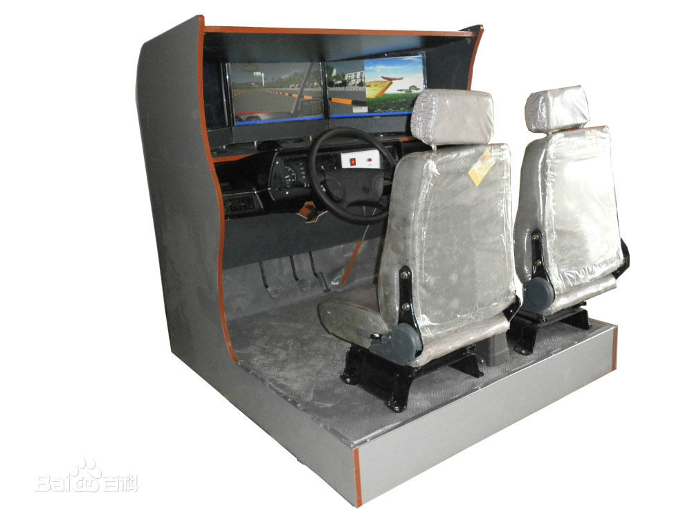 三螢幕主動式汽車駕駛模擬器